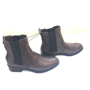 Women's H&M Chelsea style boot (New); Size 8.5